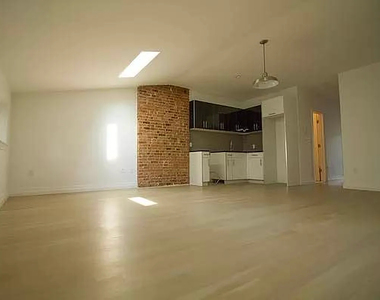456 Quincy Street - Photo Thumbnail 2