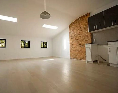 456 Quincy Street - Photo Thumbnail 0