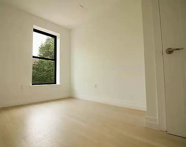 456 Quincy Street - Photo Thumbnail 3