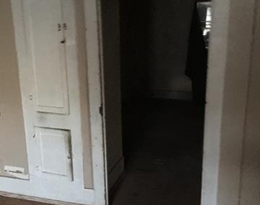 803 S Neches Street - Photo Thumbnail 6