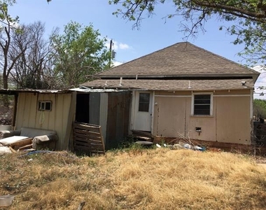 803 S Neches Street - Photo Thumbnail 2