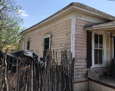 803 S Neches Street - Photo Thumbnail 1