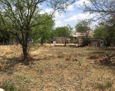 803 S Neches Street - Photo Thumbnail 3