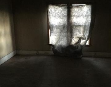 803 S Neches Street - Photo Thumbnail 4