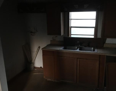 803 S Neches Street - Photo Thumbnail 7