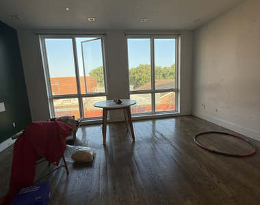 321 Woodbine Street - Photo Thumbnail 8