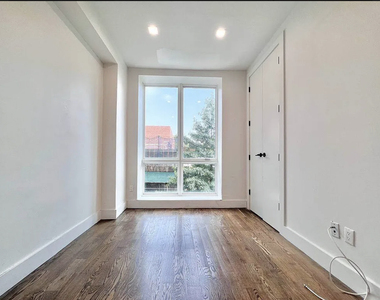 321 Woodbine Street - Photo Thumbnail 2