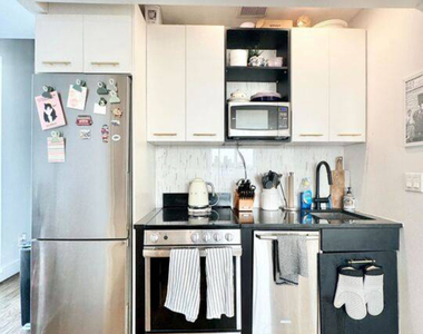 321 Woodbine Street - Photo Thumbnail 4