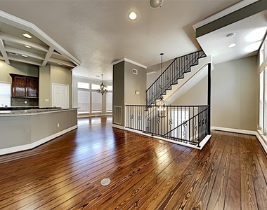 1304 Dart Street - Photo Thumbnail 2