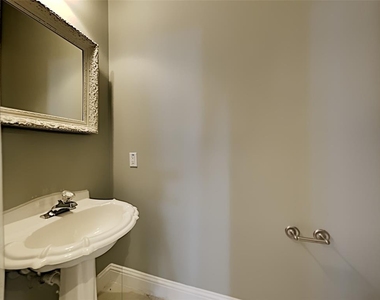 1304 Dart Street - Photo Thumbnail 14