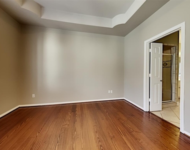 1304 Dart Street - Photo Thumbnail 7