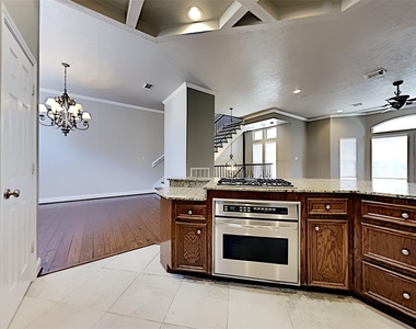 1304 Dart Street - Photo Thumbnail 5