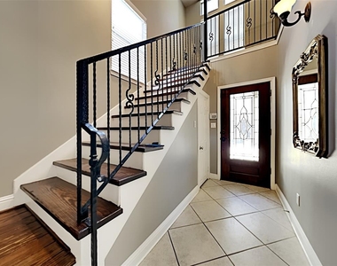 1304 Dart Street - Photo Thumbnail 1