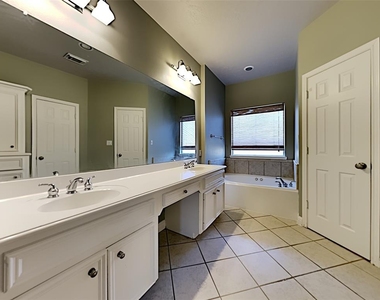 1304 Dart Street - Photo Thumbnail 9