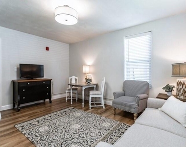 101 N Rose St - Photo Thumbnail 4