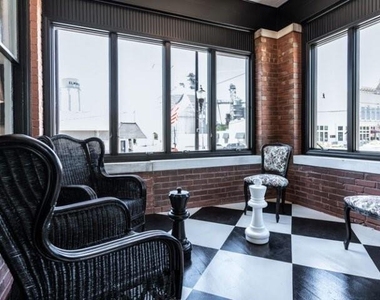 101 N Rose St - Photo Thumbnail 12