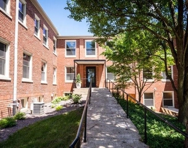 101 N Rose St - Photo Thumbnail 2