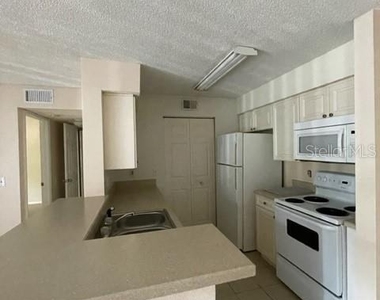 1221 Bermuda Lakes Lane - Photo Thumbnail 4