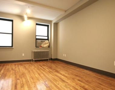 Waverly Place and Mercer Street - Photo Thumbnail 1