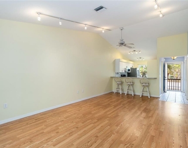 642 N Jefferson Avenue - Photo Thumbnail 4