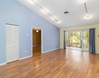 642 N Jefferson Avenue - Photo Thumbnail 6