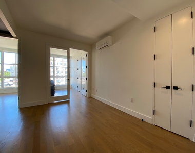 824 Lexington Avenue - Photo Thumbnail 6