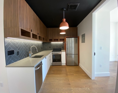 824 Lexington Avenue - Photo Thumbnail 4