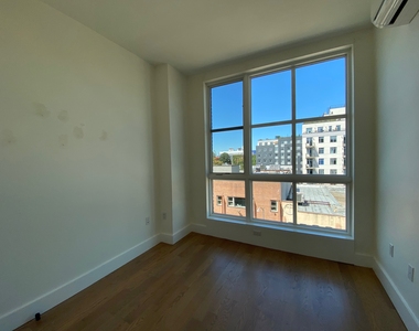 824 Lexington Avenue - Photo Thumbnail 7