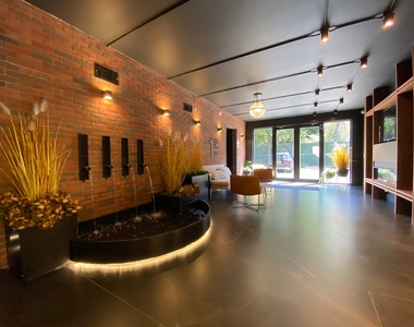 824 Lexington Avenue - Photo Thumbnail 3