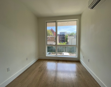 824 Lexington Avenue - Photo Thumbnail 9