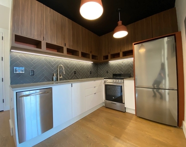 824 Lexington Avenue - Photo Thumbnail 2