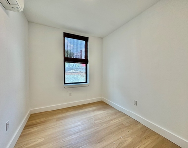 585 Knickerbocker Avenue - Photo Thumbnail 3