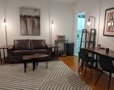 West 34th Street - Photo Thumbnail 4