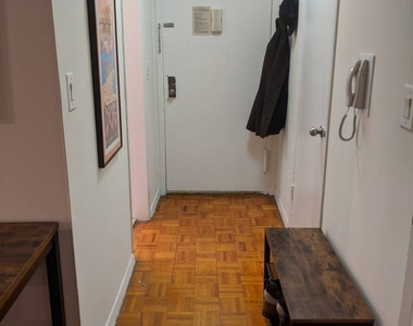 West 34th Street - Photo Thumbnail 3