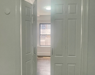140 West 55th Street - Photo Thumbnail 5