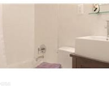 184 Thompson St - Photo Thumbnail 3