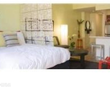 184 Thompson St - Photo Thumbnail 0