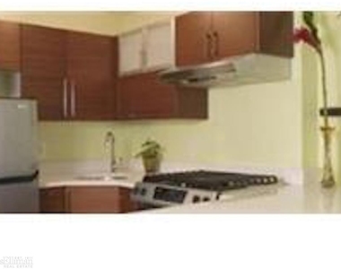 184 Thompson St - Photo Thumbnail 2