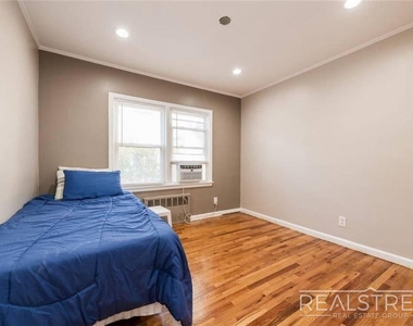 41 Spruce St - Photo Thumbnail 8