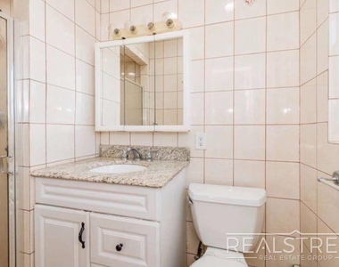 41 Spruce St - Photo Thumbnail 9