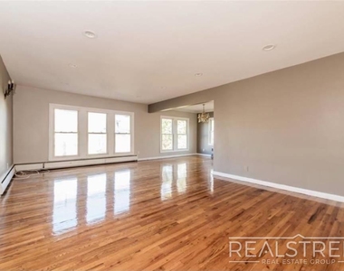 41 Spruce St - Photo Thumbnail 2