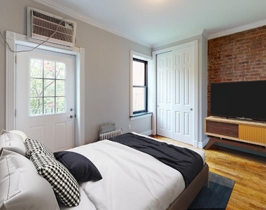 Tenth Avenue - Photo Thumbnail 1