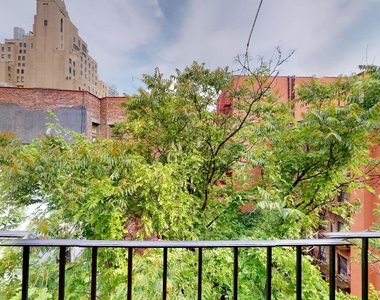 Tenth Avenue - Photo Thumbnail 4