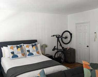 216 E 32nd Street - Photo Thumbnail 2