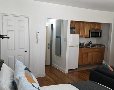 216 E 32nd Street - Photo Thumbnail 4