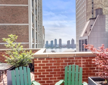 321 E 45th Street - Photo Thumbnail 7