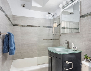 321 E 45th Street - Photo Thumbnail 5