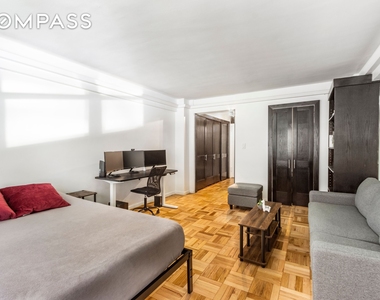321 E 45th Street - Photo Thumbnail 1