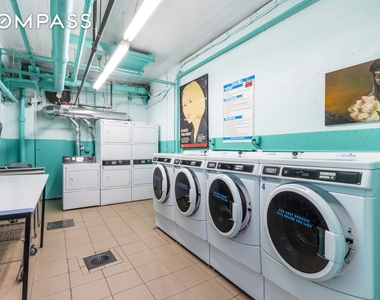 321 E 45th Street - Photo Thumbnail 6