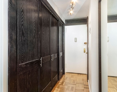 321 E 45th Street - Photo Thumbnail 4